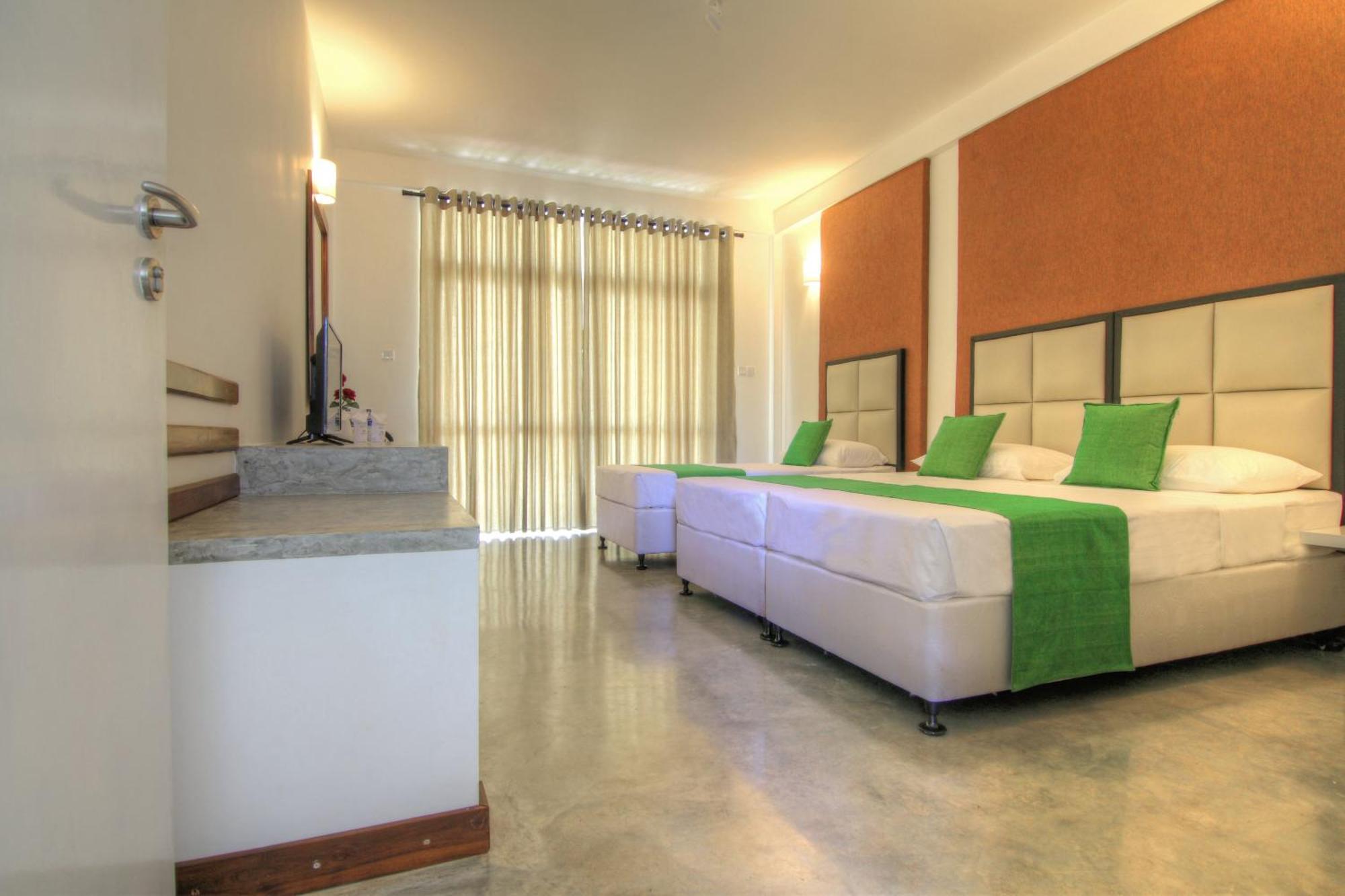 Jade Green Hotel Хамбантота Екстер'єр фото
