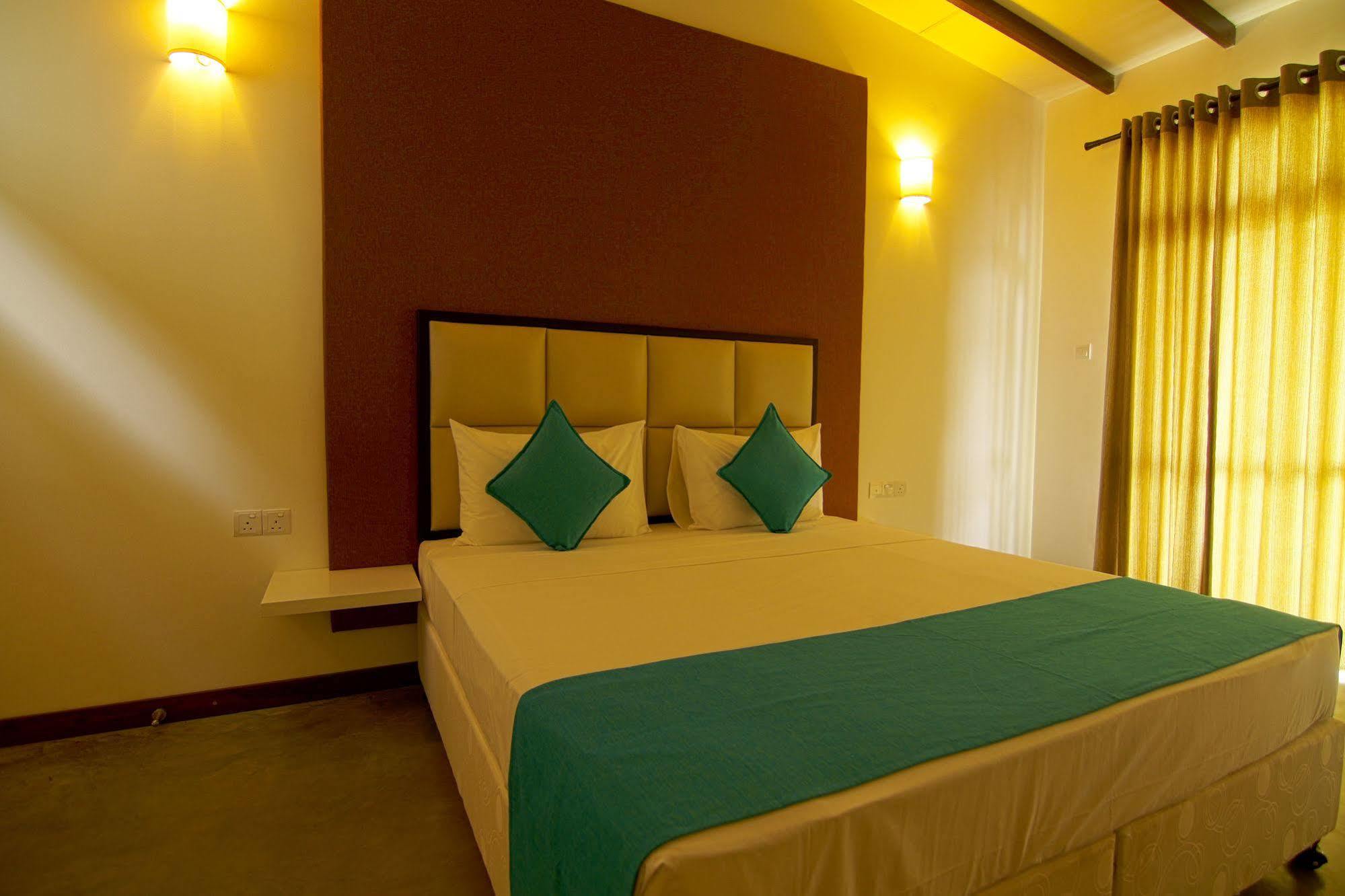 Jade Green Hotel Хамбантота Екстер'єр фото