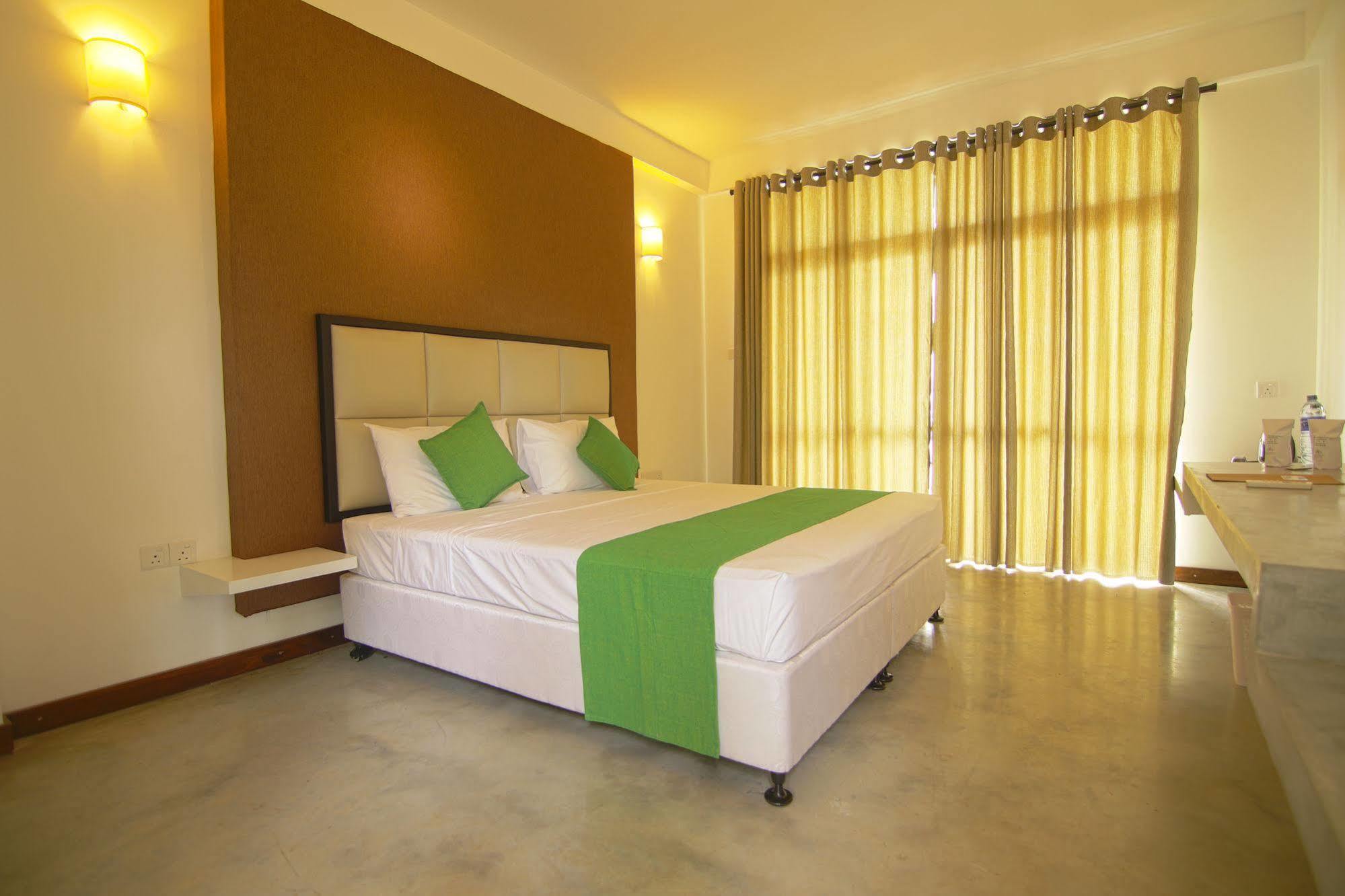 Jade Green Hotel Хамбантота Екстер'єр фото