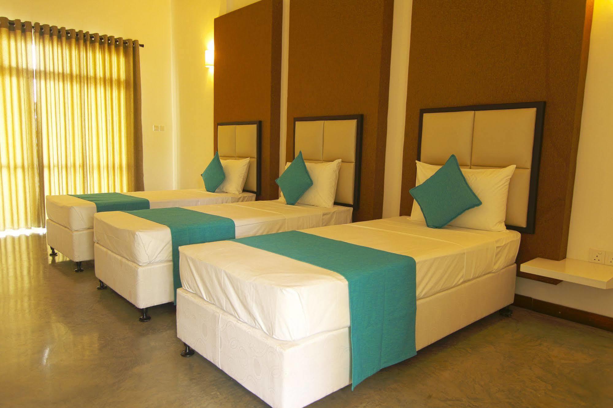 Jade Green Hotel Хамбантота Екстер'єр фото