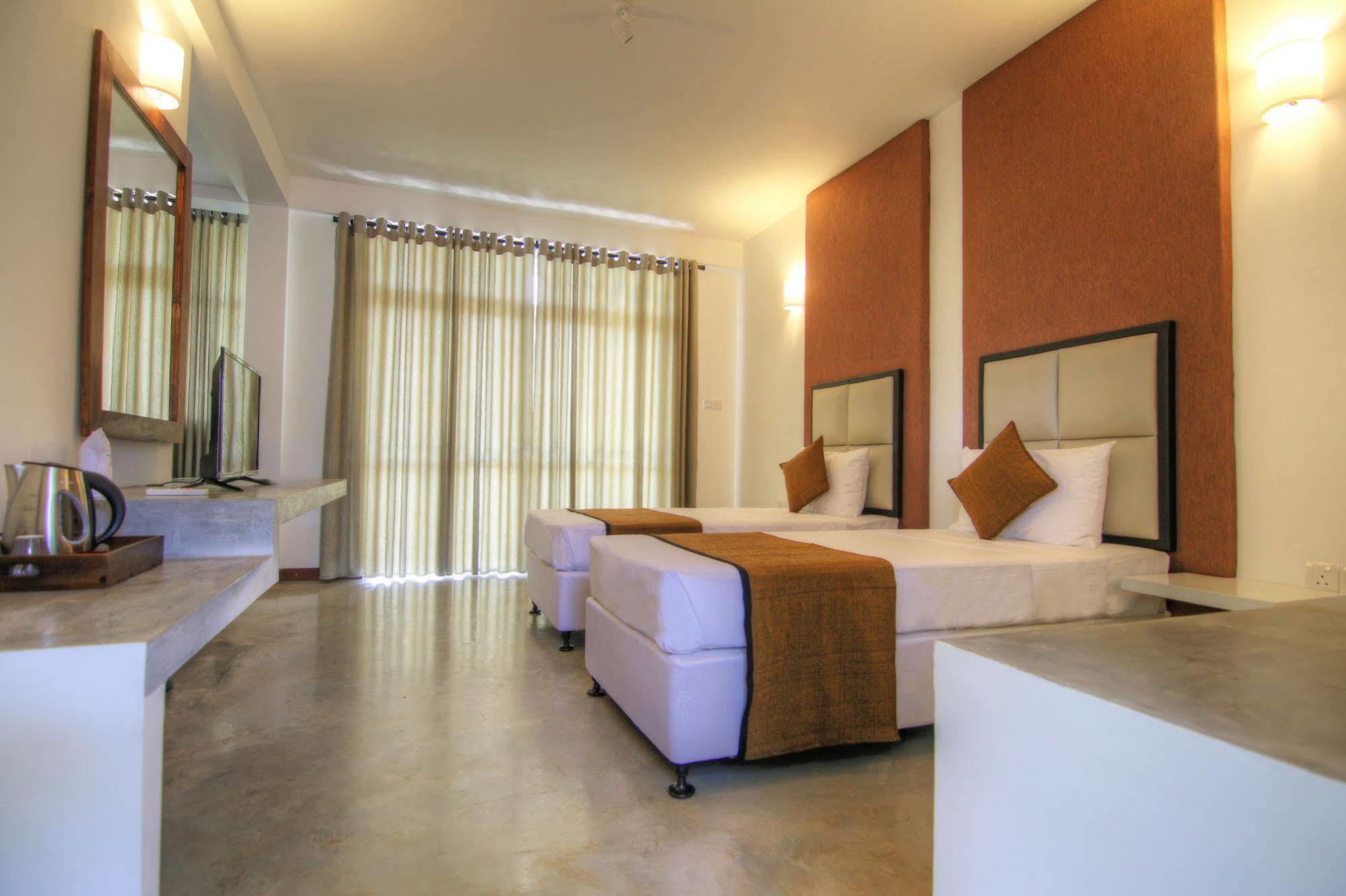Jade Green Hotel Хамбантота Екстер'єр фото